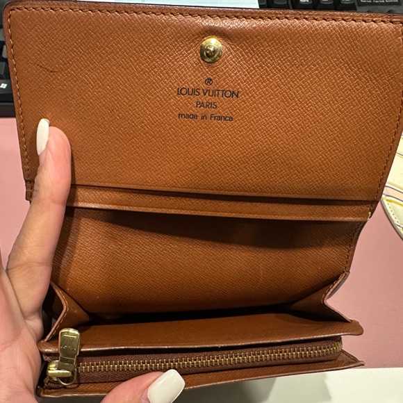 Great Condition - AUTHENTIC LV WALLET - Picture 11 of 13